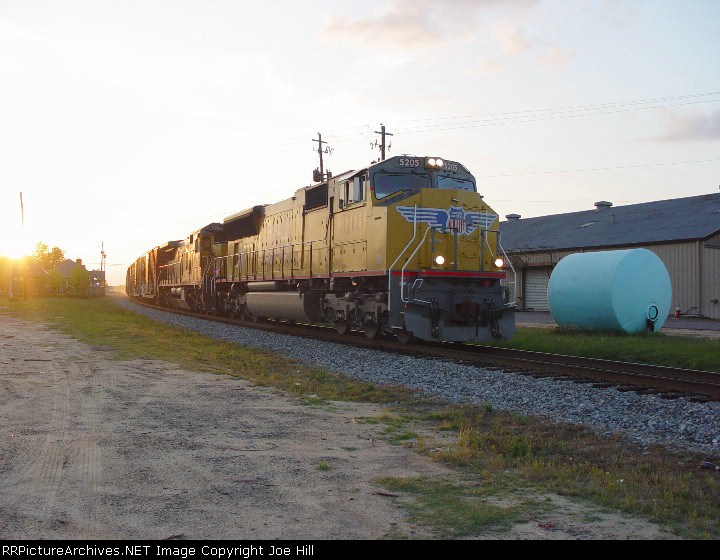 UP 5205 and the Sunset